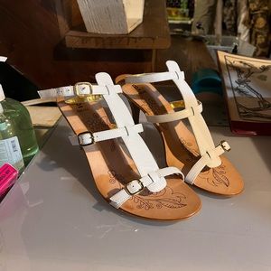 Bakers shoes white leather like brand new